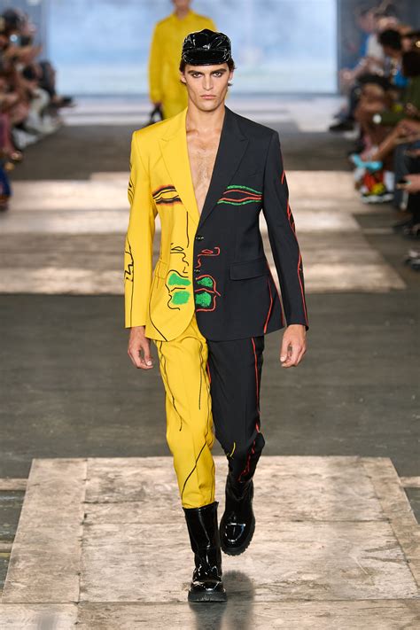 moschino spring runway